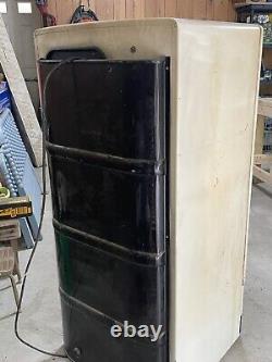 1940s Vintage General Electric Refrigerator