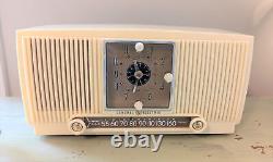 1954 General Electric Model 547PH VINTAGE TUBE RADIO ALARM CLOCK