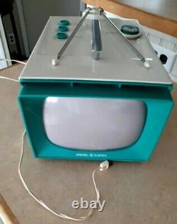 1957 GENERAL ELECTRIC TELEVISION RARE VINTAGE 9t002 TEAL OR TURQUOISE WOW! 