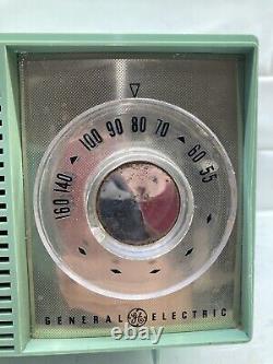 1958 General Electric Teal Turquoise Vintage Am Radio Rare 15r22