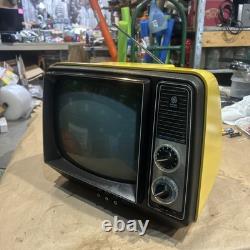 1979 Vintage GENERAL ELECTRIC Performance GE TV Retro Yellow-Works 12XB9104Y