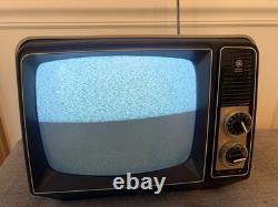 1980 Vintage GENERAL ELECTRIC Performance GE TV Retro White Works 12XB9104V