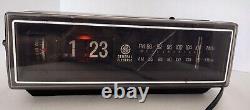 1984 General Electric Flip Clock Radio Alarm Clock 7-4305F CLOCK Works Great