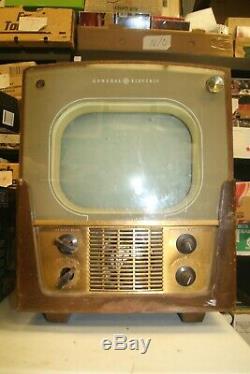 A Vintage 1940s General Electric Model C2506 Television Receiver AS IS