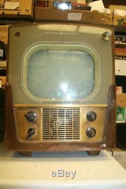 A Vintage 1940s General Electric Model C2506 Television Receiver AS IS