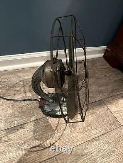 ANTIQUE/VINTAGE General Electric 3 SPEED 12 Desk Fan in working condition