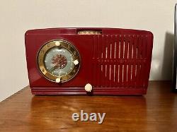 Art Deco 1952 General Electric Model 517F AM Tube Clock Radio Working