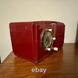 Art Deco 1952 General Electric Model 517F AM Tube Clock Radio Working