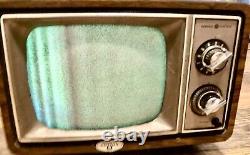 Dirty & Dusty Vintage General Electric Knob Gaming Tv + Vintage Daewoo Tv