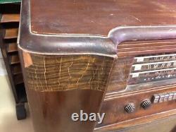 GE Antique Phonograph. /AM Radio