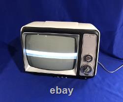 GE General Electric Vintage ASF2403SL Television TV Powers On