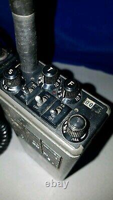 GE MPR/UHF Portable 2-Way RADIO/T&F-Knobs, RPT-DIR, EMG/BATTS, CHGR, MIC/Vtg. AS-IS