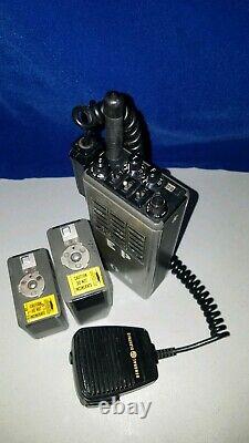 GE MPR/UHF Portable 2-Way RADIO/T&F-Knobs, RPT-DIR, EMG/BATTS, CHGR, MIC/Vtg. AS-IS