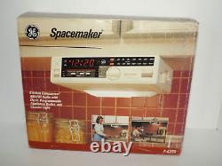 GE Spacemaker 7-4230 Kitchen Companion AM/FM Radio Clock Light New Open Box (w)