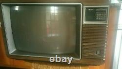 GE Vintage c. 86 General Electric color TV model 19PF6730 19