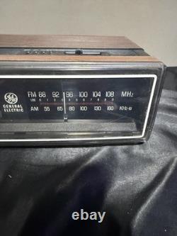 General Electric 7-4305F Clock Radio Walnut AM/FM Alarm Vintage TESTED WORKING