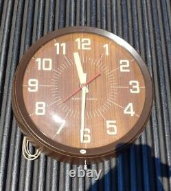 General Electric Clock 14 Model # 2012, Vintage, Working, wood look