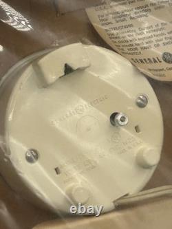 General Electric Daisy Clock GLOW Model 2150K NOS VTG 1960s KITCHEN READ