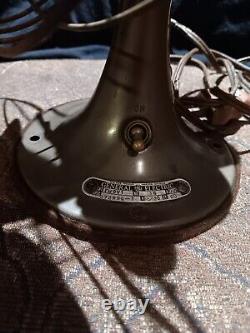 General Electric FM9V1 Gray Desk Fan Tested. Works Will Need Some Repairs