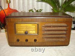 General Electric G-E Radio, F-70, 1940s Tube Radio, Vintage
