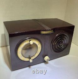 General Electric GE Vintage Tube Clock Radio Model 510 Works Well