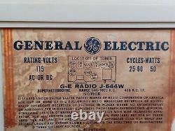 General Electric GE vintage plaskon tube radio J-644W