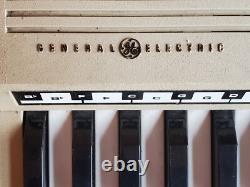 General Electric Keyboard GE N3815A 3-Octave Air Chord Organ with Legs VINTAGE