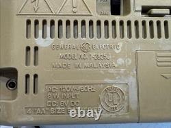 General Electric Powered AC/Battery AM/FM Radio Model No. 7-2825J Vintage
