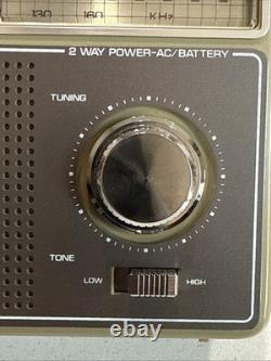 General Electric Powered AC/Battery AM/FM Radio Model No. 7-2825J Vintage