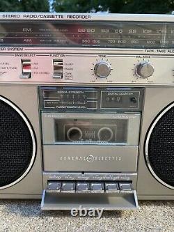 General Electric Vintage Boombox Model No. 3-5257A READ