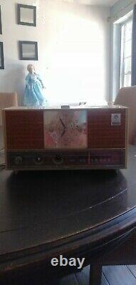General electric vintage radio, modelc-1452 made in 1952