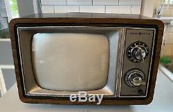 Iconic VTG GE 1980s General Electric 10 Tabletop Color CRT TV Retro Working