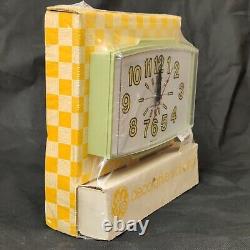 NEW NOS Vintage General Electric GE Kitchen Wall Clock 2190-007 AVACADO