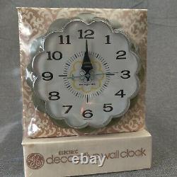 NEW NOS Vintage General Electric GE Kitchen Wall Clock FLOWER #2150 AVACADO