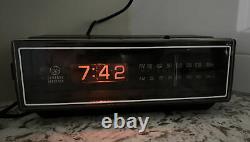 NOS GE General Electric FM/AM Digital Flip Clock Alarm Radio FREE PRIORITY SHIP