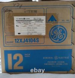 NOS VINTAGE GAMING General Electric 12 Black & White GE TV 12XJ4104S