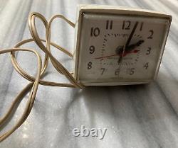 Pack Of 4 Vintage Clocks Westclox Electric, General Electric & Timex