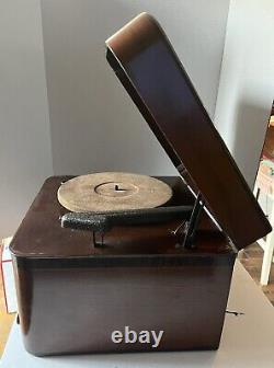 RARE Vintage General Electric Tube Radio & Phonograph Works No Needle Wood Case
