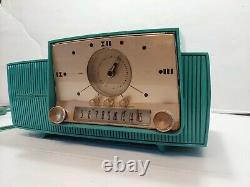Rare color teal General Electric kitchen vintage radio with tubes working