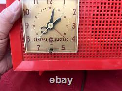 Red Antique general electric GE clock Tube Radio 305b Retro Vintage For Repair