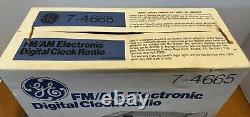 Sealed General Electric GE Alarm Clock Radio AM/FM Wood Grain Model 7-4665