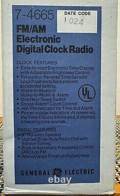 Sealed General Electric GE Alarm Clock Radio AM/FM Wood Grain Model 7-4665