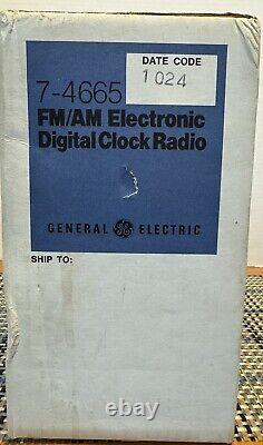 Sealed General Electric GE Alarm Clock Radio AM/FM Wood Grain Model 7-4665