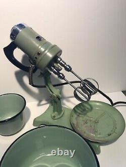 Universal vintage Jade green electric Food Mixer E-770 LANDERS FRARY & CLARK