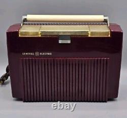 VINTAGE 1952 General Electric Burgundy 4-Tube Portable AM Radio, Model 607