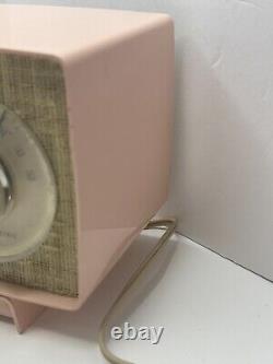 VINTAGE ATOMIC PINK 1962 Mid Century GE AM ALARM CLOCK RADIO MODEL C-466A