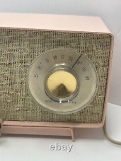 VINTAGE ATOMIC PINK 1962 Mid Century GE AM ALARM CLOCK RADIO MODEL C-466A