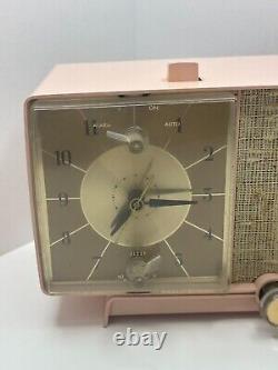 VINTAGE ATOMIC PINK 1962 Mid Century GE AM ALARM CLOCK RADIO MODEL C-466A