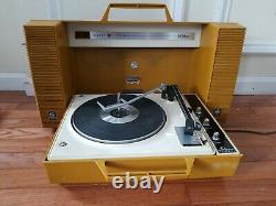 VINTAGE GE GENERAL ELECTRIC WILDCAT PORTABLE RECORD PLAYER FOLDING (d3/bwal)