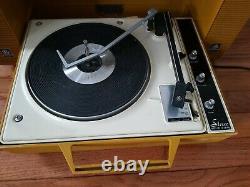 VINTAGE GE GENERAL ELECTRIC WILDCAT PORTABLE RECORD PLAYER FOLDING (d3/bwal)